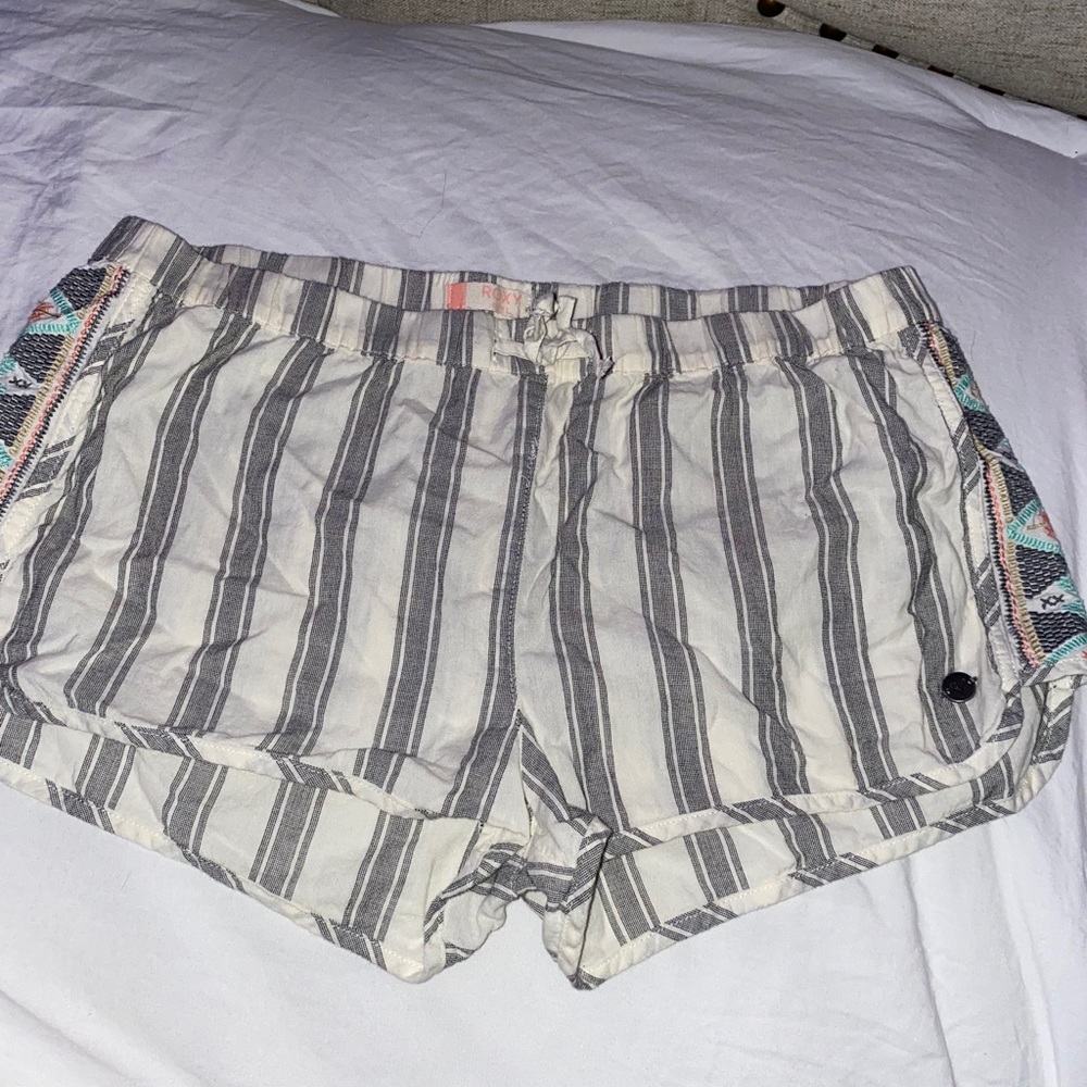 Super cute Roxy girls shorts!